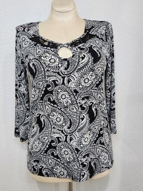 Black & White Paisley Keyhole Long Sleeve Top